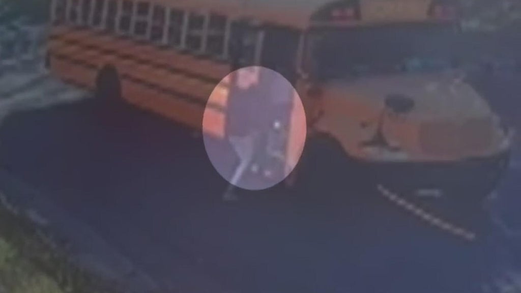 Video shows quick-thinking bystander stop runaway St. Paul school bus — WCCO / CBS Minnesota, Maple Grove Health news