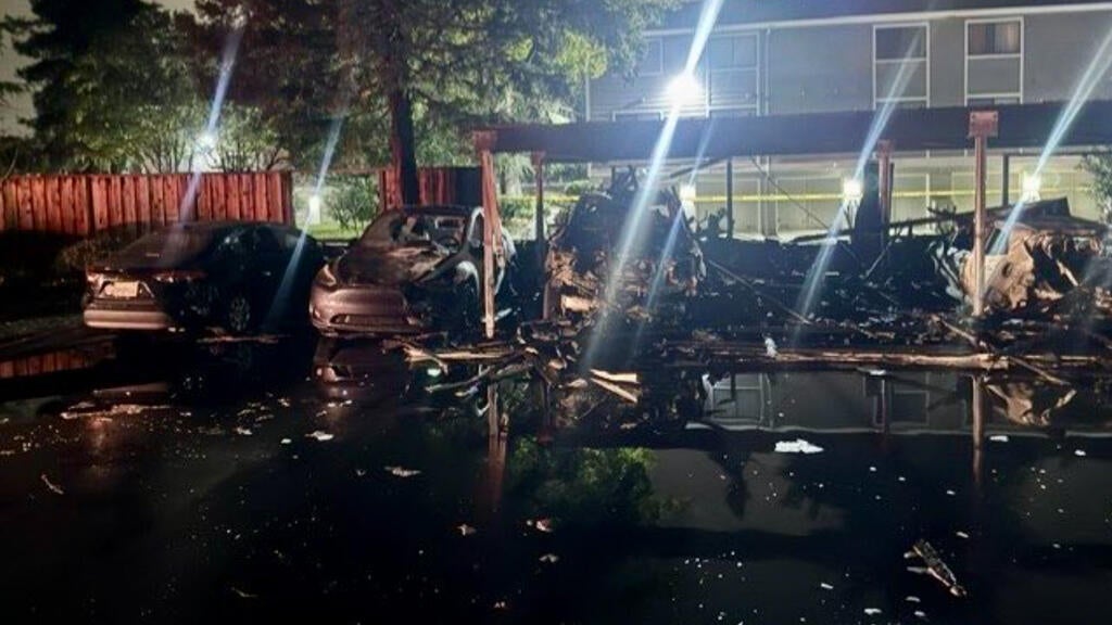 Overnight fire at San Jose housing complex damages more than 20 vehicles, carport — CBS Bay Area (KPIX), Maple Grove Community news