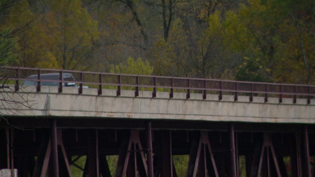 Businesses near Osceola brace as Highway 243 bridge set to close — WCCO / CBS Minnesota, Maple Grove Business news