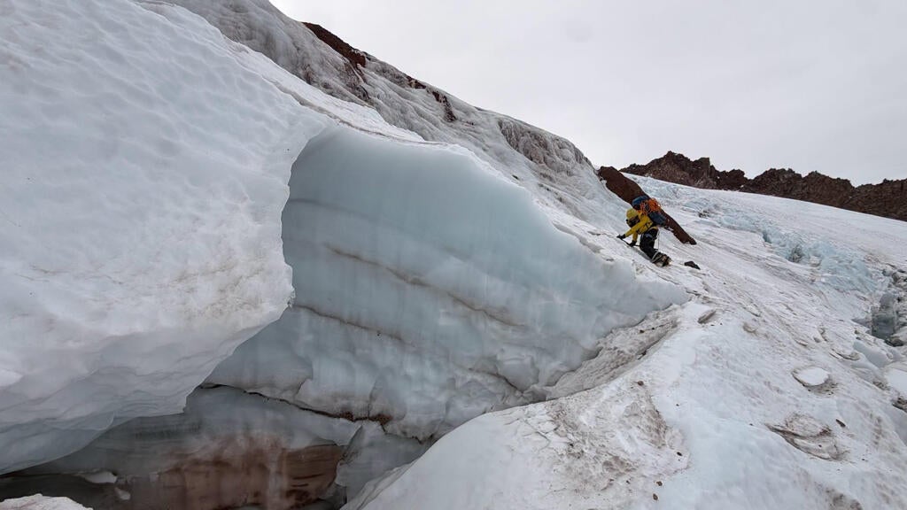 Florida man injured climbing California's Mount Shasta rescued after 2 nights in freezing temps — CBS Miami, Maple Grove Health news