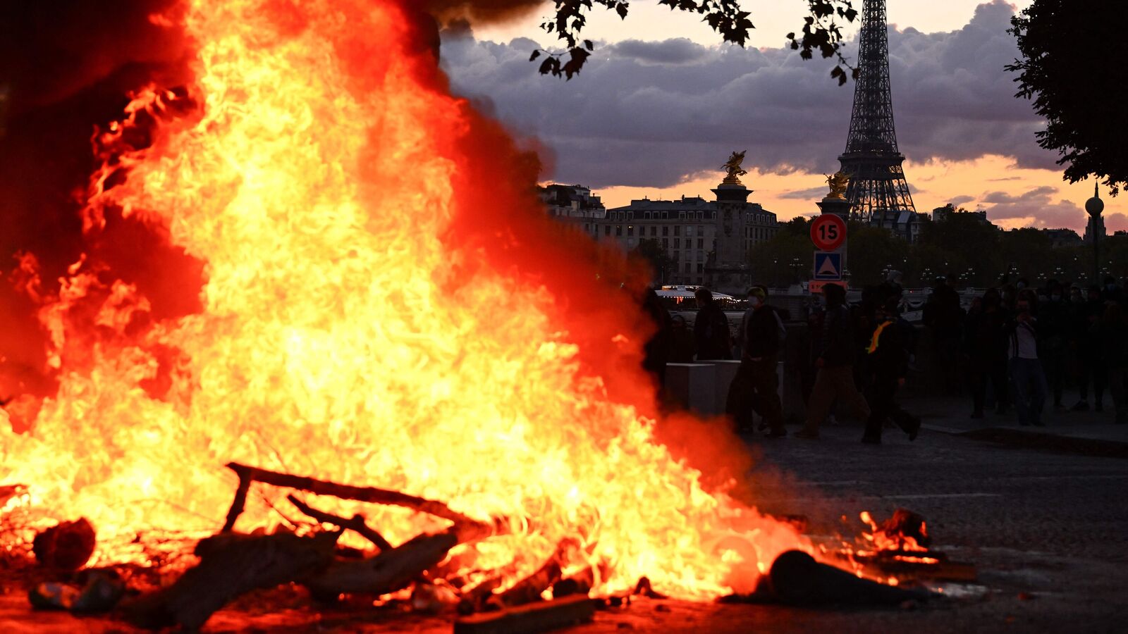 France Protests: Cars torched, shops looted as police arrest 272 demonstrators — Mint India, Maple Grove Business news